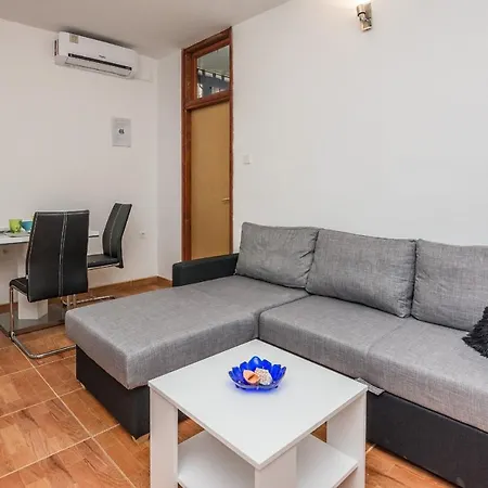 Bilic Apartment Vir